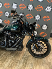 2024 Harley-Davidson<sup>®</sup> Freewheeler<sup>®</sup> ALPINE GRN/BLK W/ PINSTRIPE thumb 0