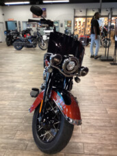 2025 Harley-Davidson<sup>®</sup> Heritage Classic WHISKY FIRE/BLK W/ PINSTRIP thumb 0