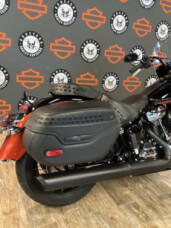 2025 Harley-Davidson<sup>®</sup> Heritage Classic WHISKY FIRE/BLK W/ PINSTRIP thumb 3