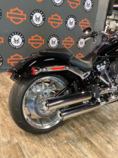 2024 Harley-Davidson<sup>®</sup> Fat Boy<sup>®</sup> 114 VIVID BLACK W/ PINSTRIPE thumb 2
