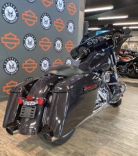 2021 Harley-Davidson<sup>®</sup> Street Glide<sup>®</sup> Special BLACK JACK METALLIC thumb 3