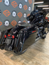 FLHXS 2018 Street Glide<sup>®</sup> Special thumb 3