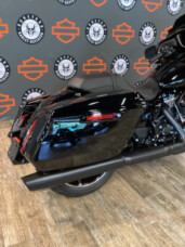 2025 Harley-Davidson<sup>®</sup> Street Glide® VIVID BLACK thumb 3