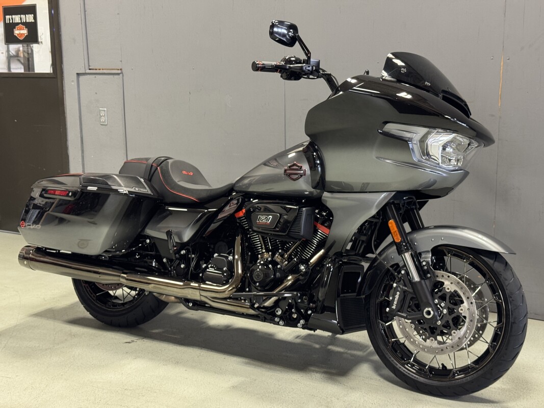 FLTRXSE 2025 CVO Road Glide - Photo 3