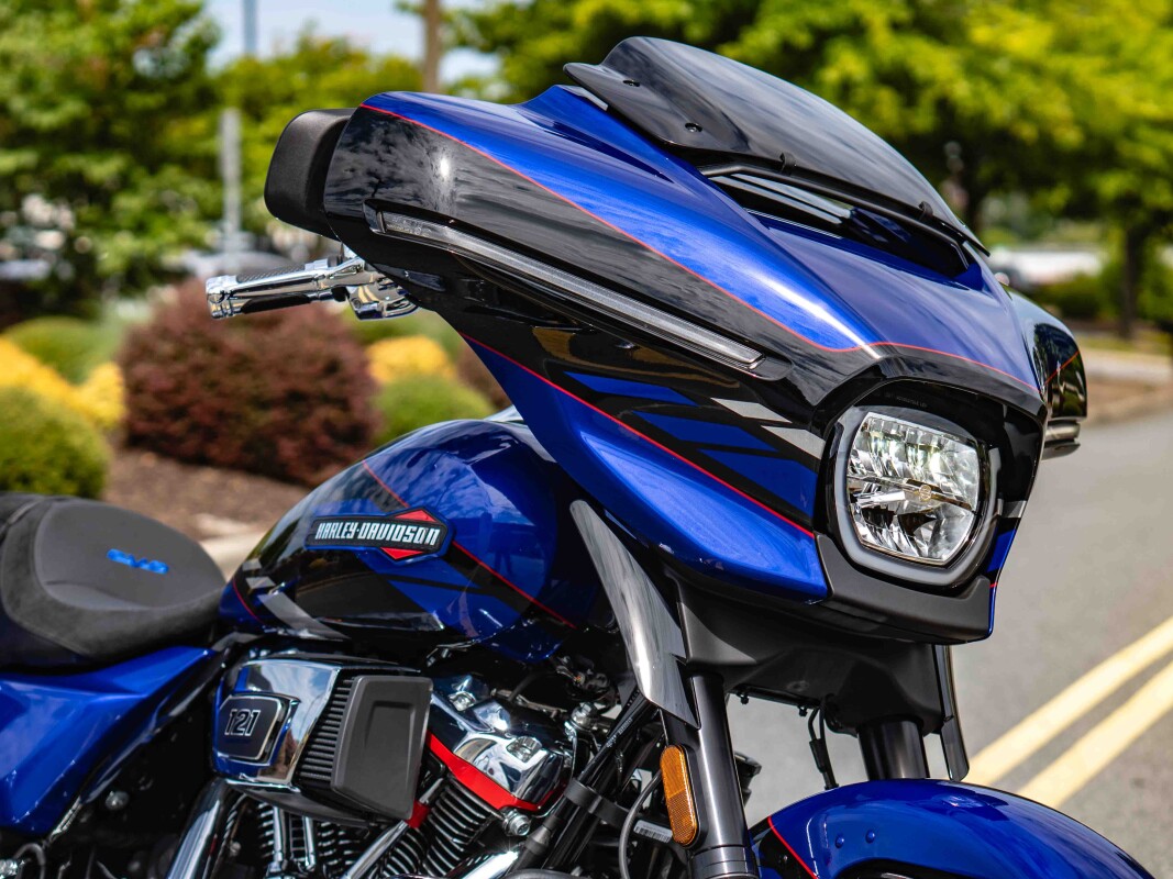 FLHXSE 2025 CVO Street Glide - Photo 9