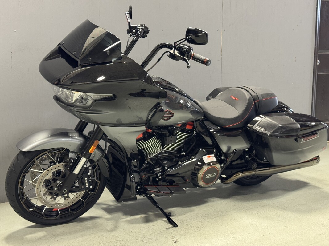 FLTRXSE 2025 CVO Road Glide - Photo 4