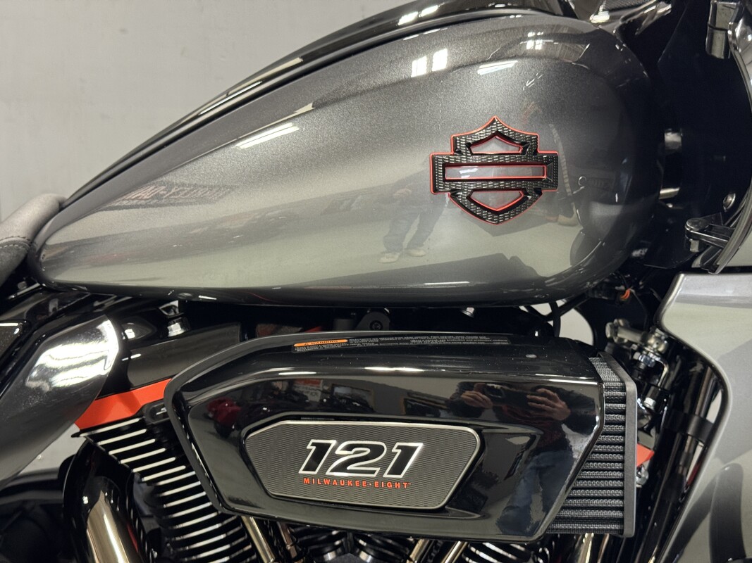 FLTRXSE 2025 CVO Road Glide - Photo 7