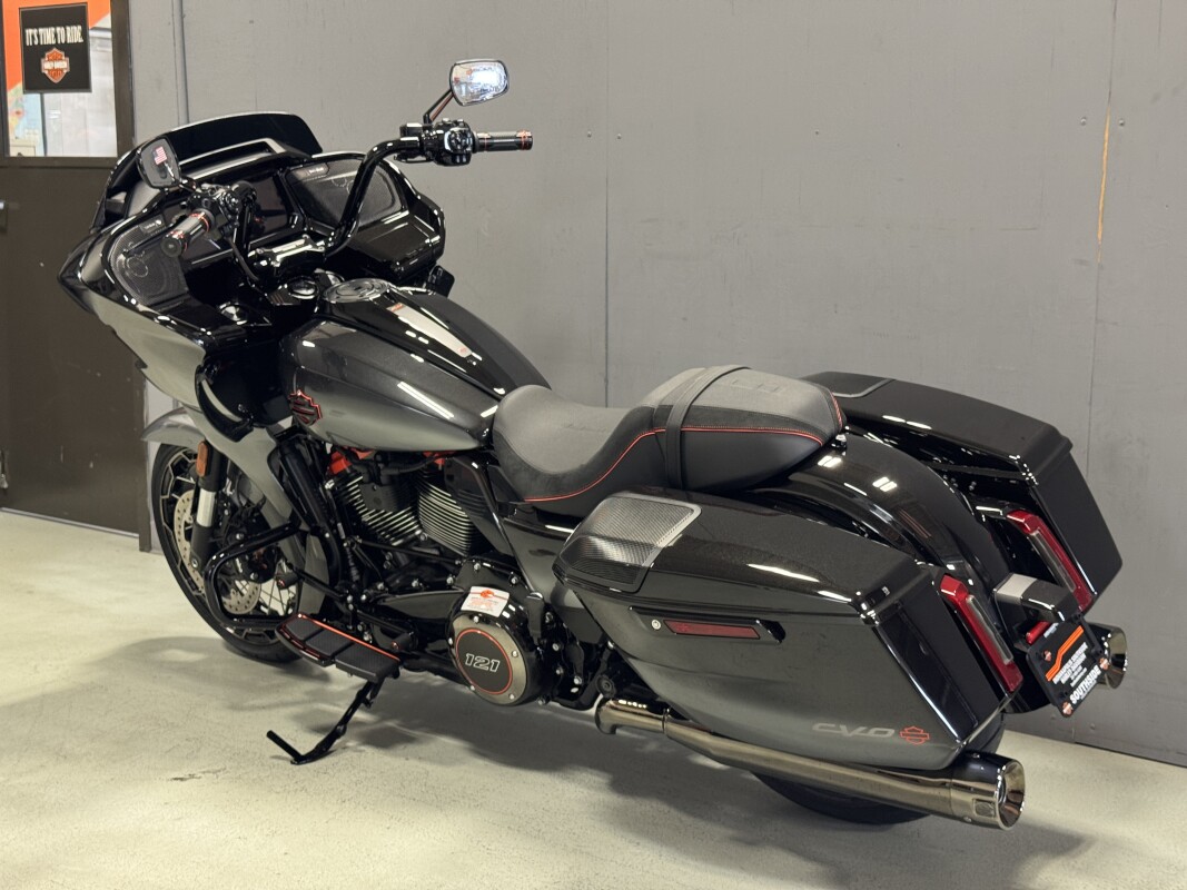 FLTRXSE 2025 CVO Road Glide - Photo 6