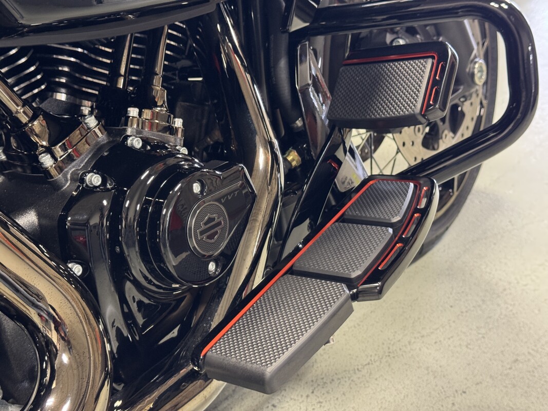 FLTRXSE 2025 CVO Road Glide - Photo 9