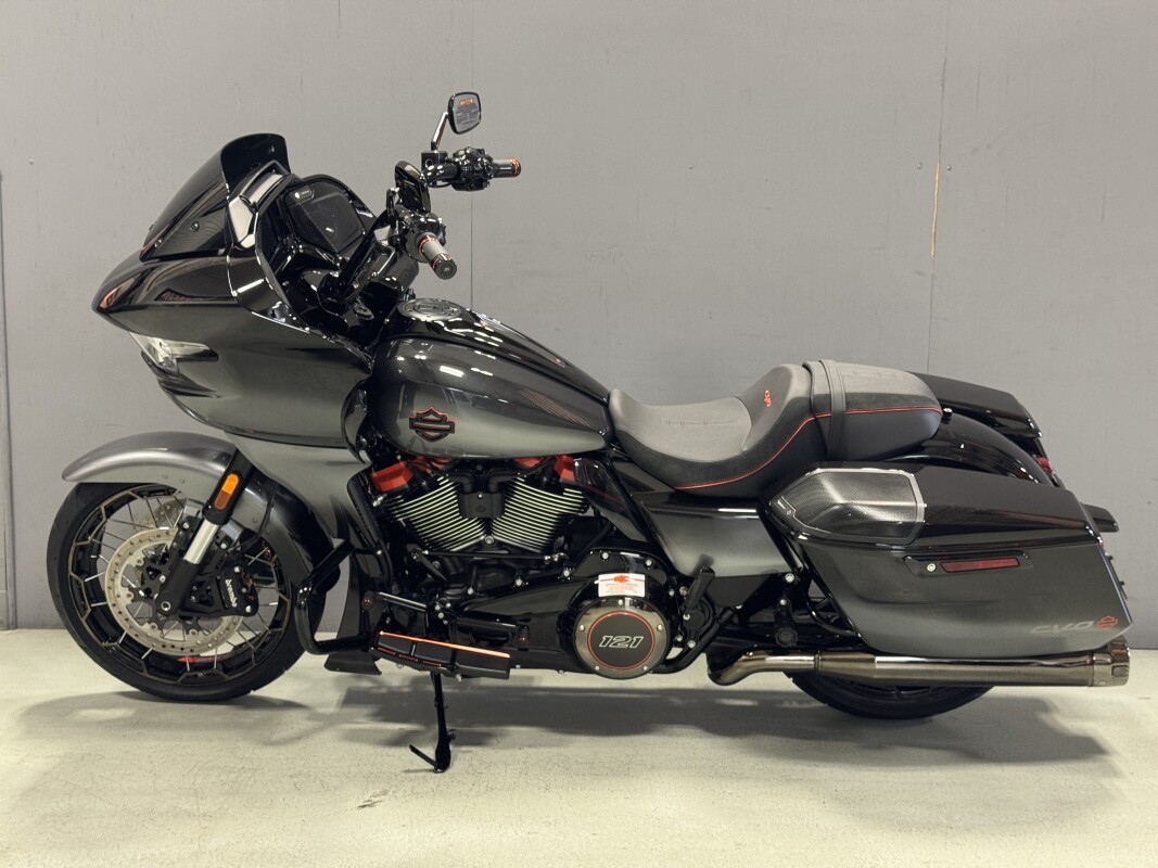 FLTRXSE 2025 CVO Road Glide - Photo 2