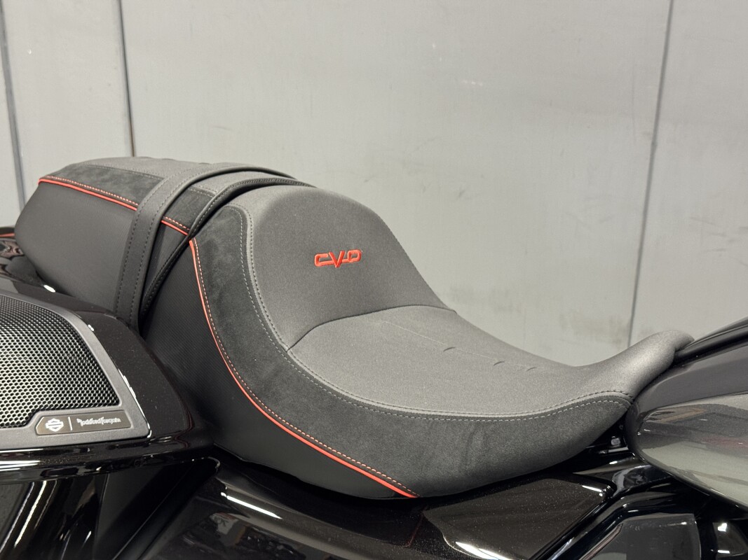 FLTRXSE 2025 CVO Road Glide - Photo 10