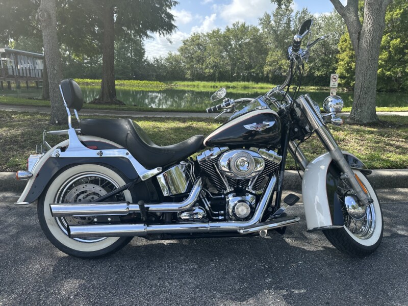 2011 Harley-Davidson<sup>®</sup> Softail® Deluxe
