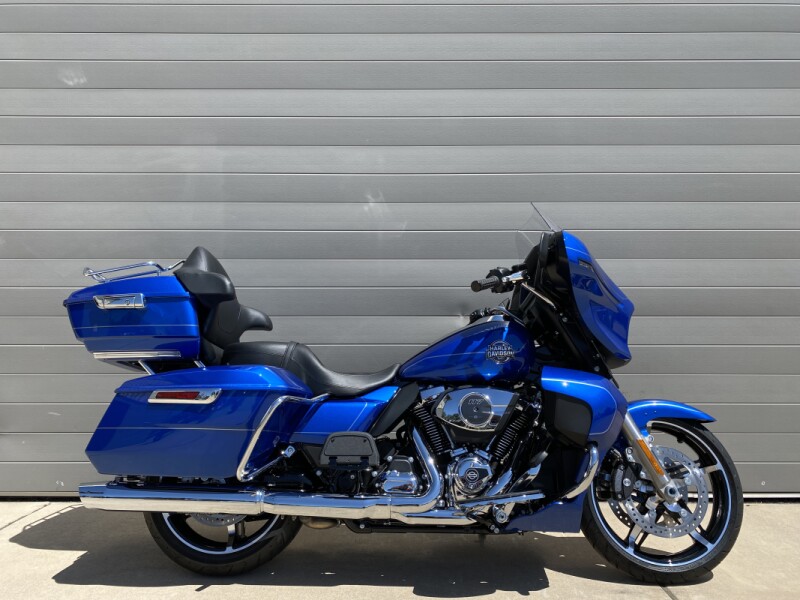2025 Harley-Davidson® Street Glide® Ultra Blue Burst