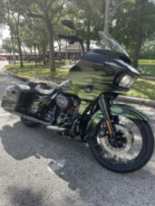 2022 Harley-Davidson® CVO™ Road Glide® thumb 3