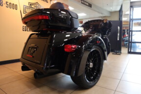 2025 Harley-Davidson HD FLHTCUTG Touring Trike Tri-Glide thumb 0