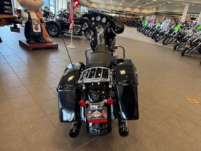 2011 Harley Davidson Street Glide FLHX thumb 2