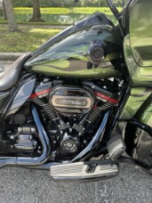 2022 Harley-Davidson® CVO™ Road Glide® thumb 2