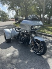 2024 Harley-Davidson® Road Glide® 3 thumb 3