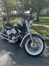2011 Harley-Davidson<sup>®</sup> Softail® Deluxe thumb 3