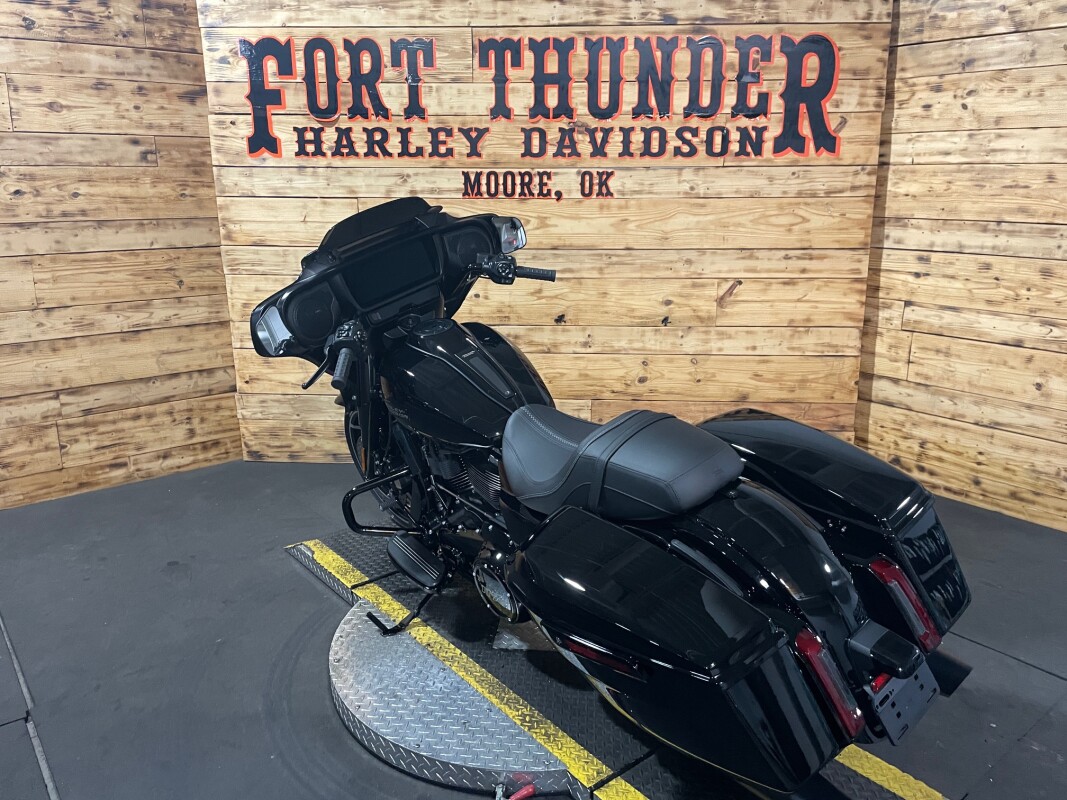 Harley-Davidson Street Glide 2025 FLHX VIVID BLACK - Photo 10