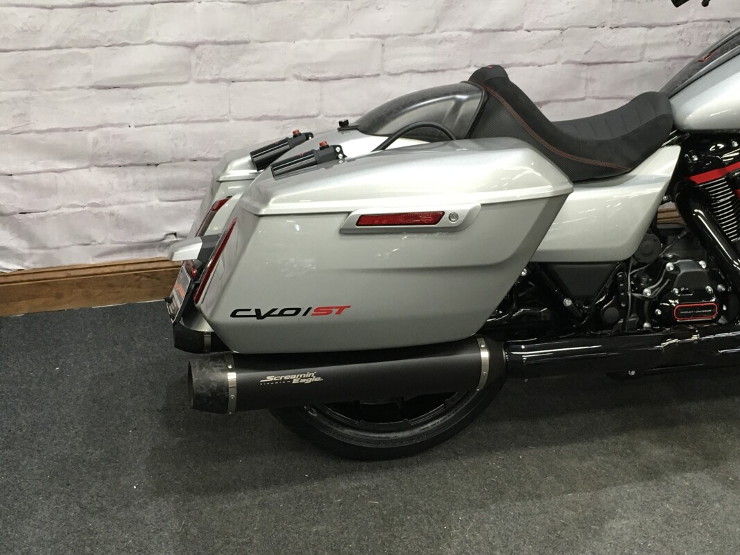 2025 Harley-Davidson CVO Road Glide ST Mercury Silver FLTRXSTSE - Photo 2