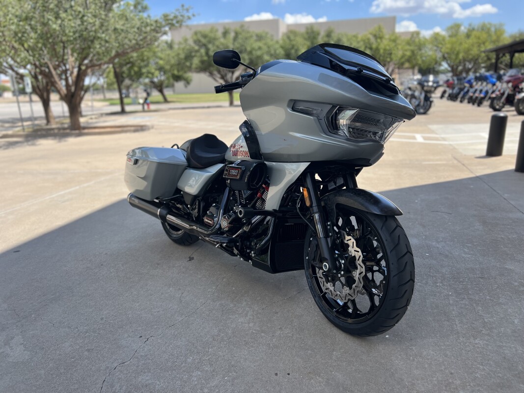 2025 Harley-Davidson CVO Road Glide ST Mercury Silver - Photo 2