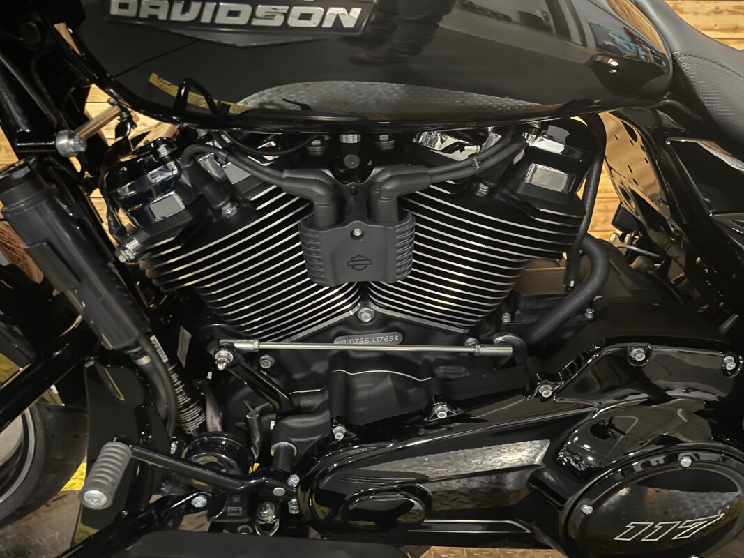 Harley-Davidson Street Glide 2025 FLHX VIVID BLACK - Photo 9