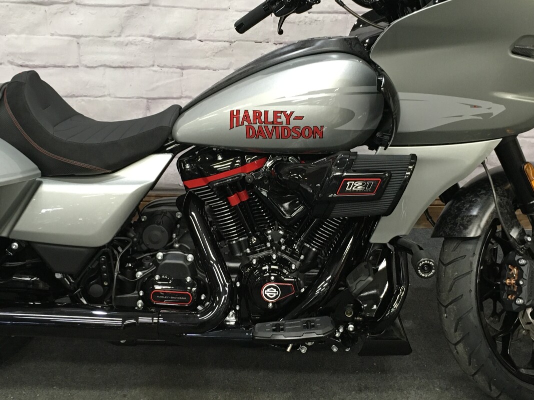 2025 Harley-Davidson CVO Road Glide ST Mercury Silver FLTRXSTSE - Photo 3