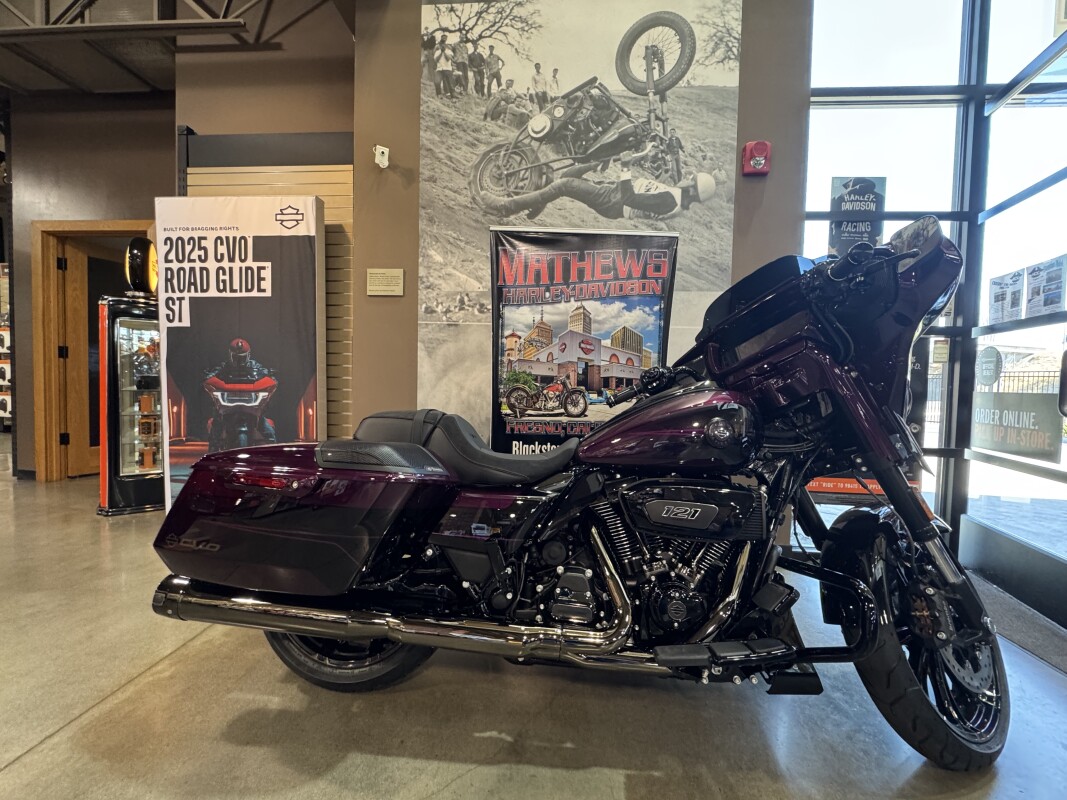 2025 Harley-Davidson® CVO™ Street Glide™ Poison Berry | Mathews