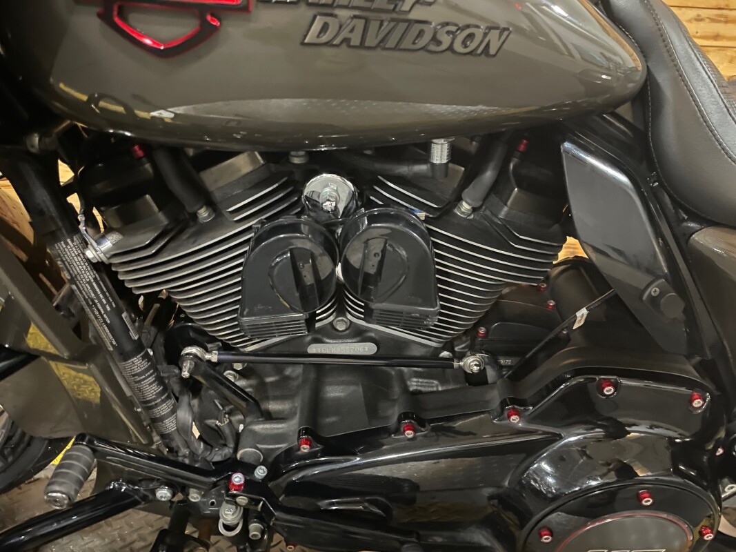 Harley-Davidson CVO Road Glide 2021 FLTRXSE BRONZ ARMOR - Photo 9