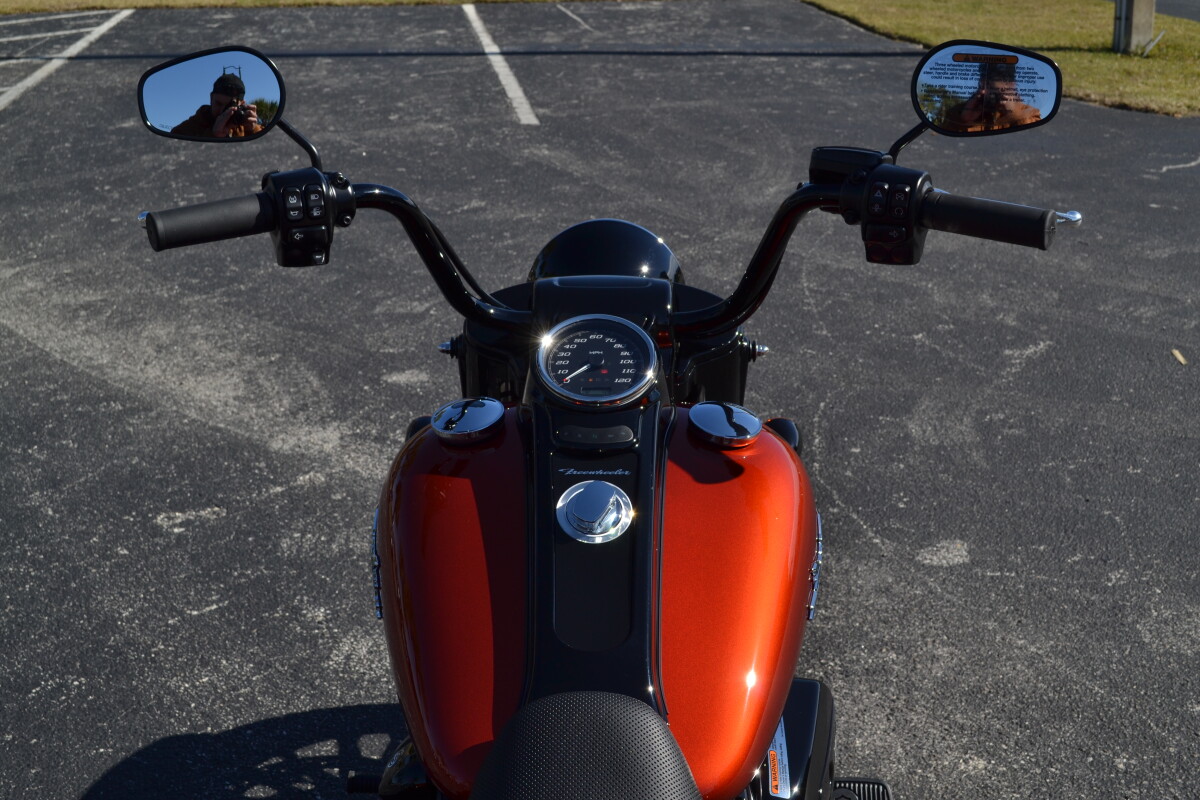 2025 Harley-Davidson Freewheeler Whiskey Fire - FLRT - Photo 10