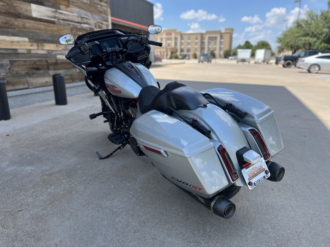 2025 Harley-Davidson CVO Road Glide ST Mercury Silver - Photo 6