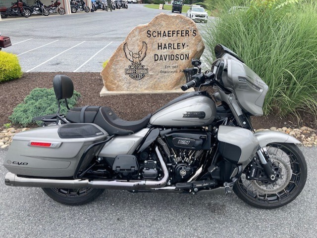 2023 Harley-Davidson CVO Street Glide FLHXSE Dark Platinum w/Pinstripe