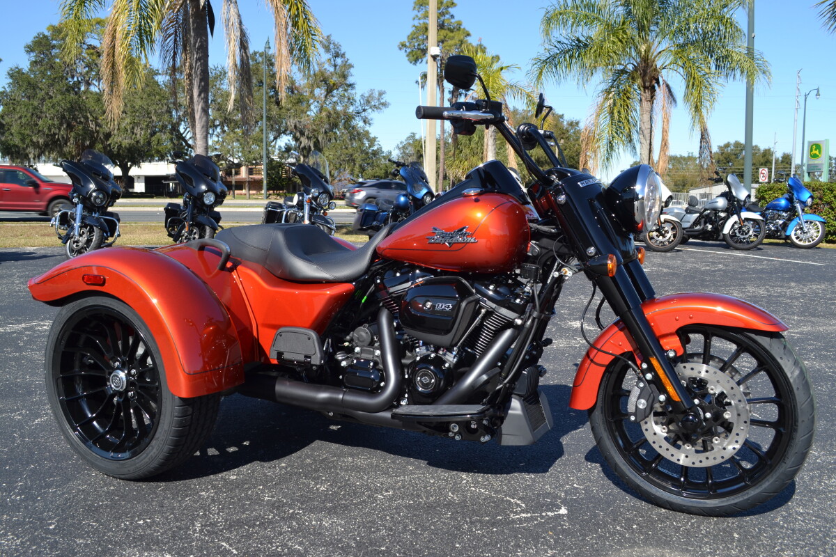 2025 Harley-Davidson Freewheeler Whiskey Fire - FLRT - Photo 2