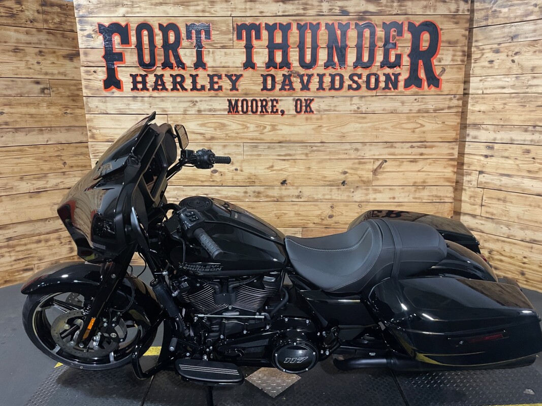 Harley-Davidson Street Glide 2025 FLHX VIVID BLACK - Photo 8