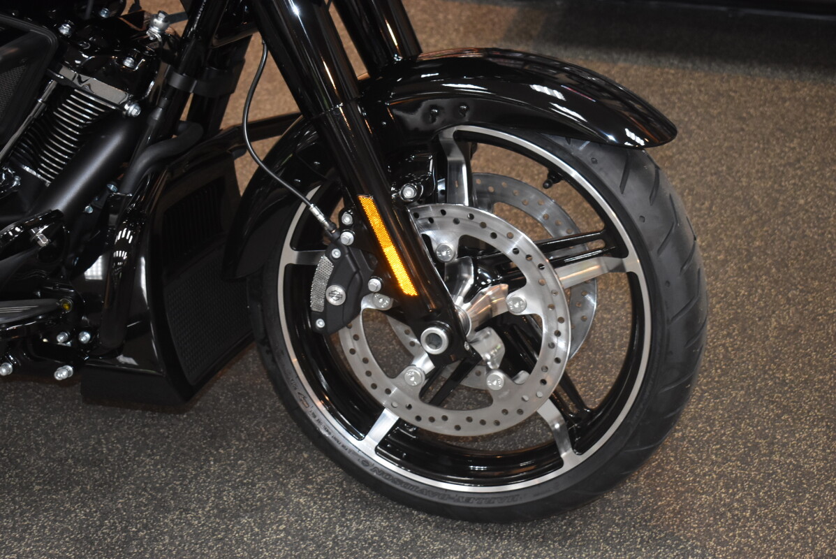 FLTRX 2025 Road Glide - Photo 8