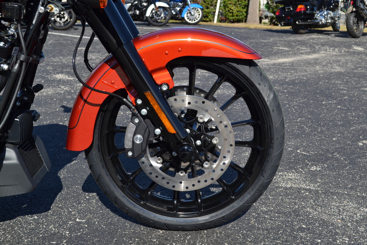 2025 Harley-Davidson Freewheeler Whiskey Fire - FLRT - Photo 3