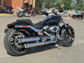 2025 Harley-Davidson® Breakout® FXBR Vivid Black thumb 2