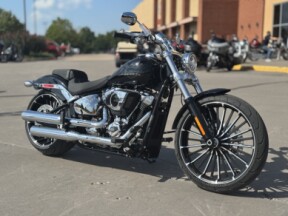2025 Harley-Davidson® Breakout® FXBR Vivid Black thumb 3