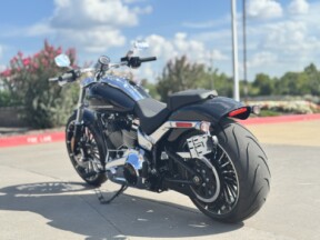 2025 Harley-Davidson® Breakout® FXBR Vivid Black thumb 1