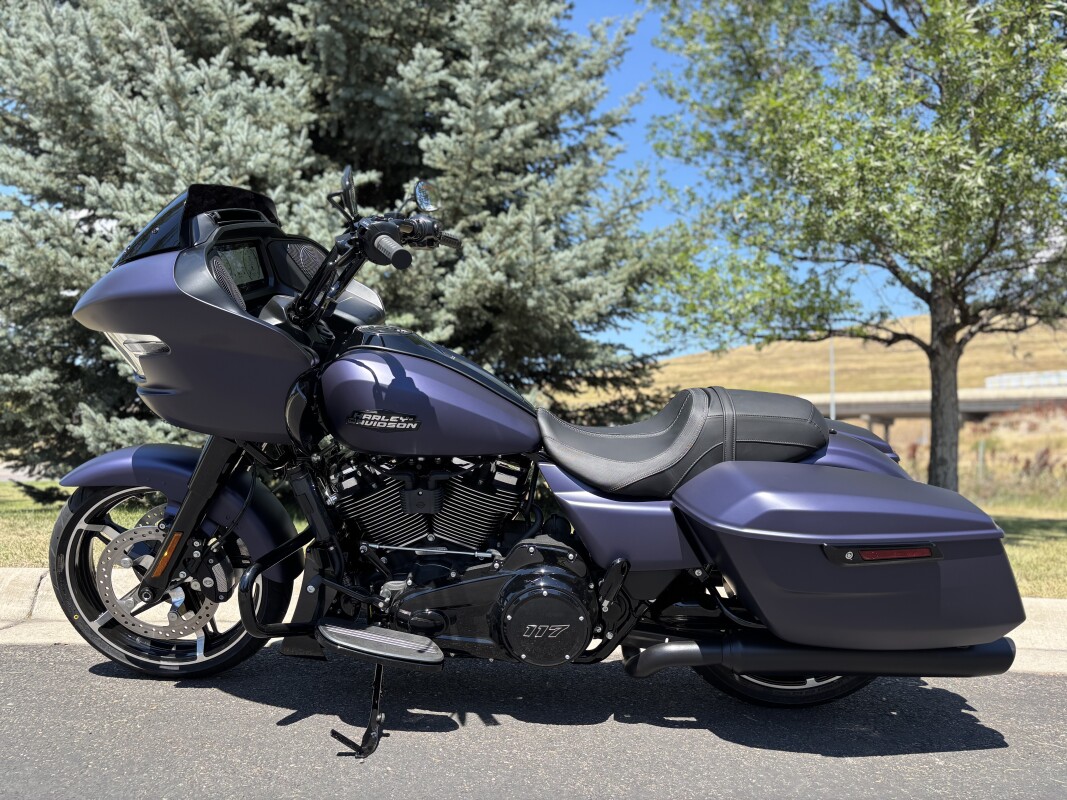 2025 Harley-Davidson Road Glide Purple Abyss Denim - Black Finish - Photo 4
