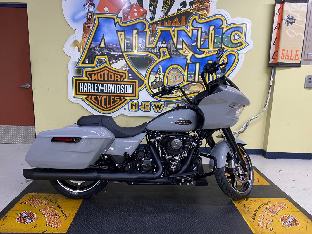 2025 Harley-Davidson® Road Glide® Billiard Gray - Black Finish