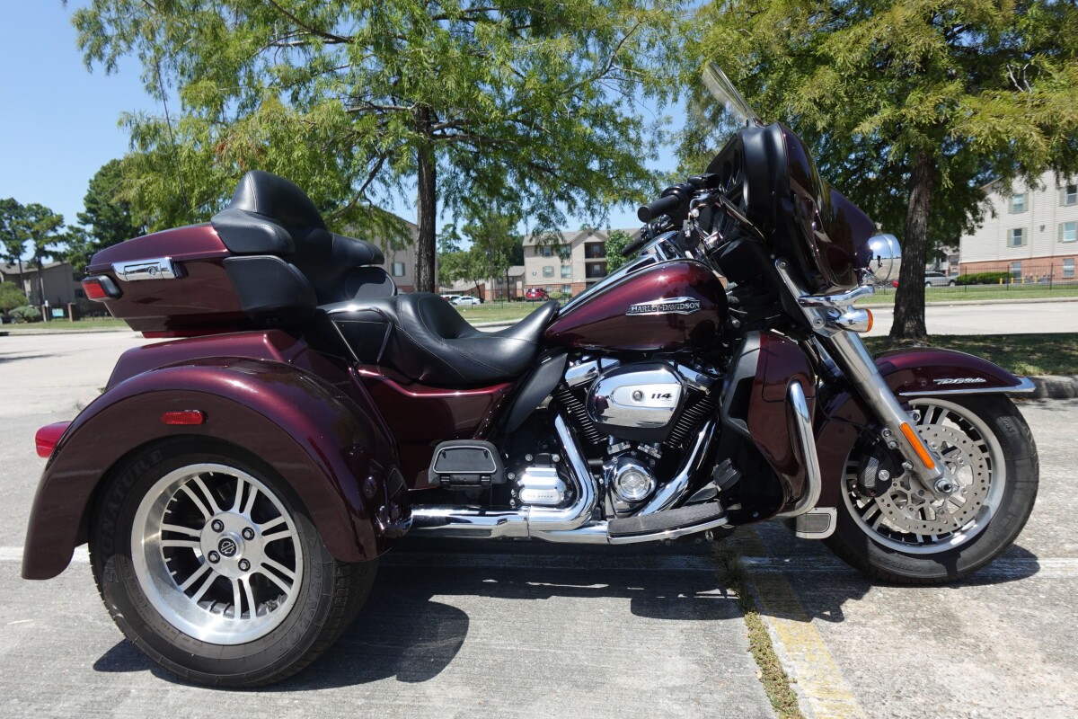 2019 Harley-Davidson Tri Glide Ultra FLHTCUTG