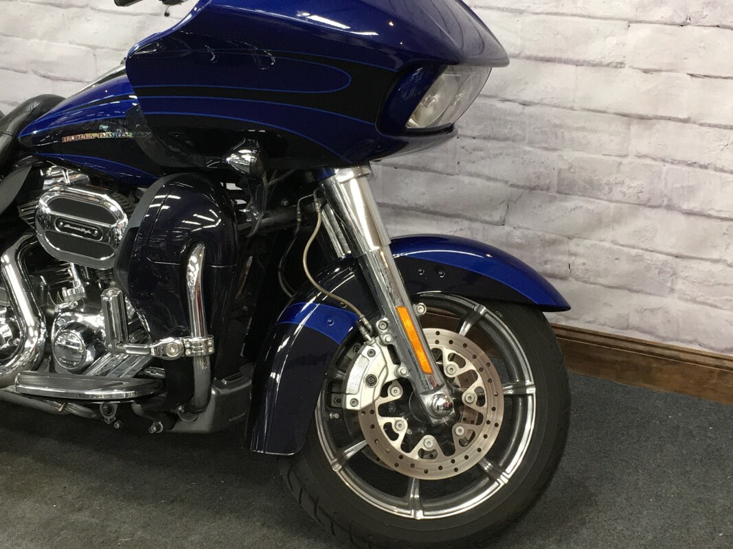 2015 Harley-Davidson CVO Road Glide Ultra Abyss Blue Crushed Sapphire FLTRUSE - Photo 4