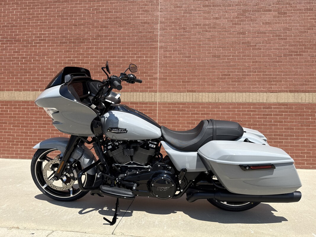 FLTRX 2025 Road Glide - Photo 6