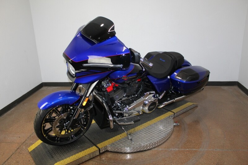 Harley-Davidson CVO Street Glide 2025 FLHXSE 84559368 BLUE STREAK - Photo 4