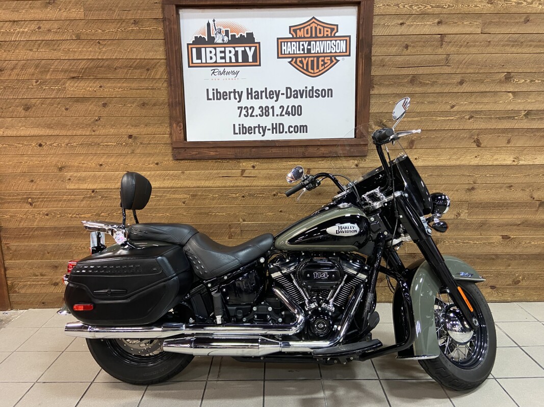 モデーア　ブライトニングデイモイスチャライザー Harley-Davidson Headlight! How to install Moons MC Fly Eye