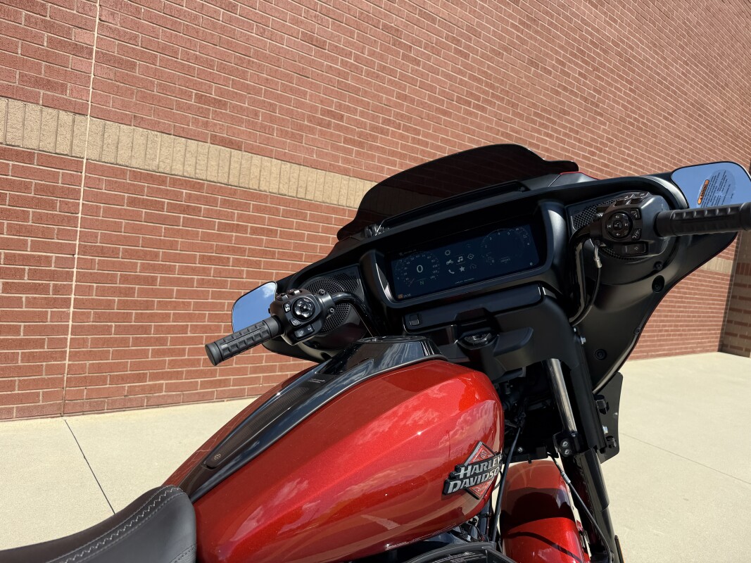 FLHX 2025 Street Glide - Photo 5