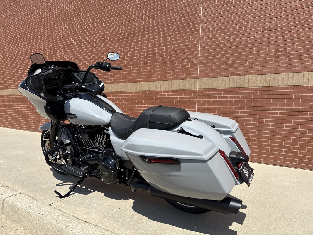 FLTRX 2025 Road Glide - Photo 7