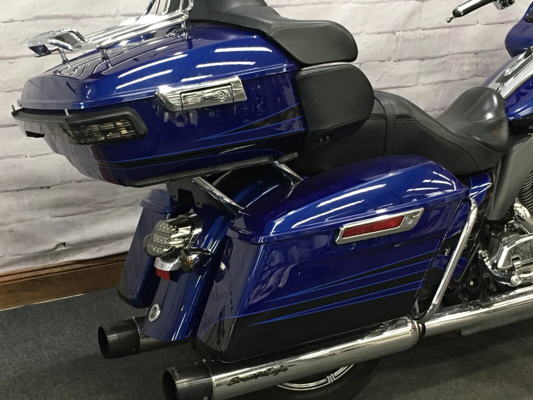 2015 Harley-Davidson CVO Road Glide Ultra Abyss Blue Crushed Sapphire FLTRUSE - Photo 2